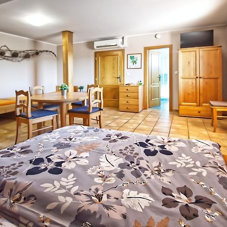 Penzion Vinarstvi Cervinka Horni Vestonice Bagian luar foto