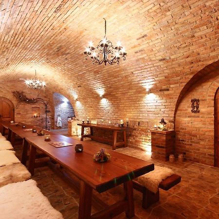 Penzion Vinarstvi Cervinka Horni Vestonice Bagian luar foto
