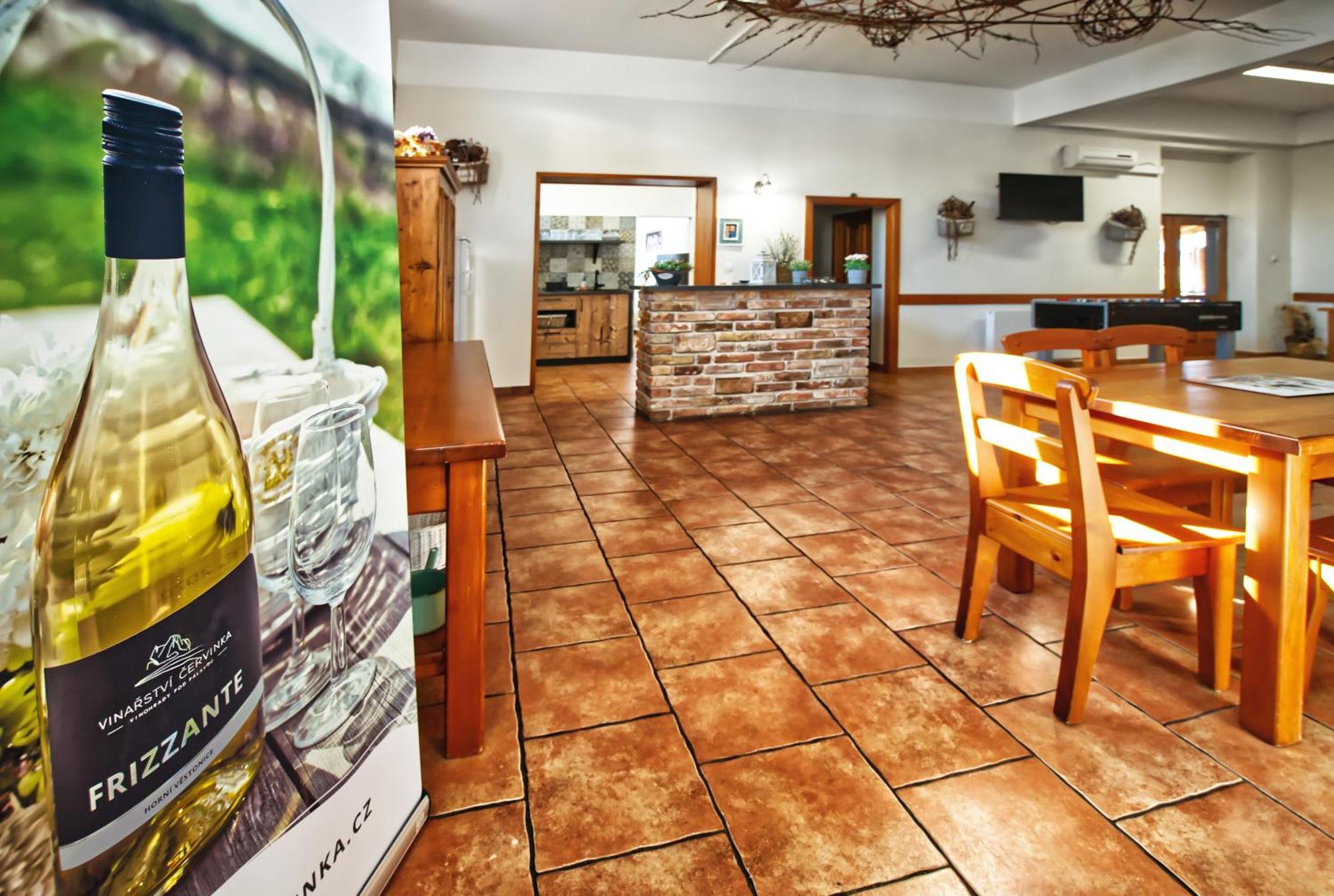 Penzion Vinarstvi Cervinka Horni Vestonice Bagian luar foto