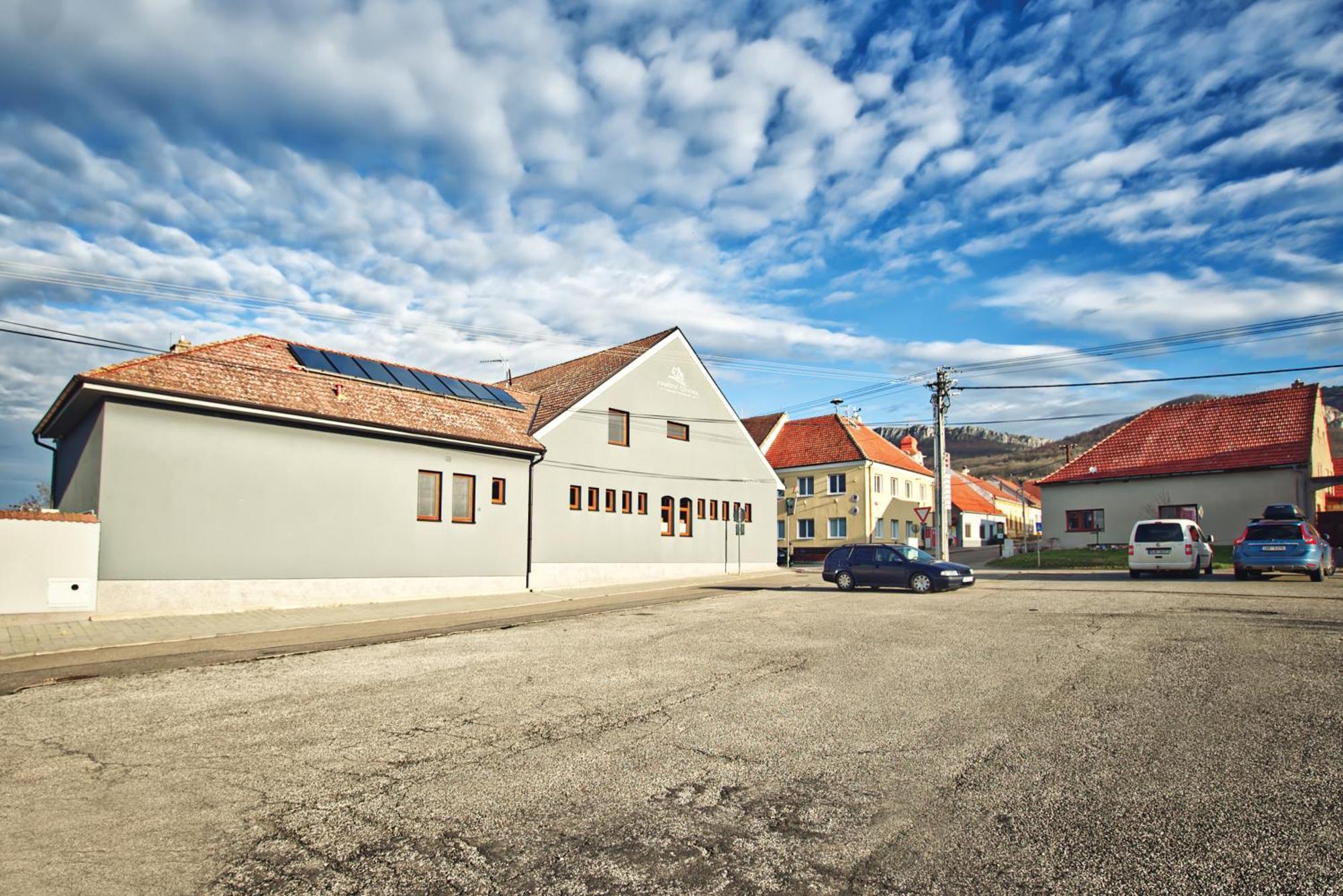 Penzion Vinarstvi Cervinka Horni Vestonice Bagian luar foto